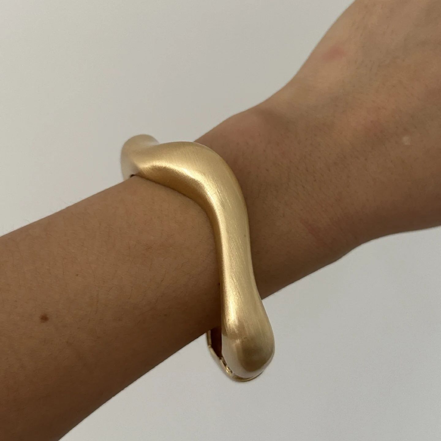 

DIEZI 4 Style Hip Hop Acrylic Resin Wide Bangles Vintage Irregular Geometric Matte Gold Bracelet Bangle Women Men Girls Jewelry