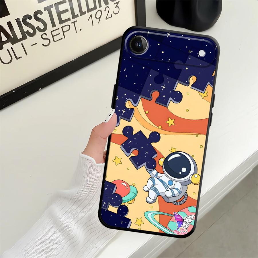 Cartoon Astronaut Case for Apple iPhone 17 Pro Max 13 Air 15 Pro 7 8 XR XS MAX 14 12 11 16 Funda Phone Cover