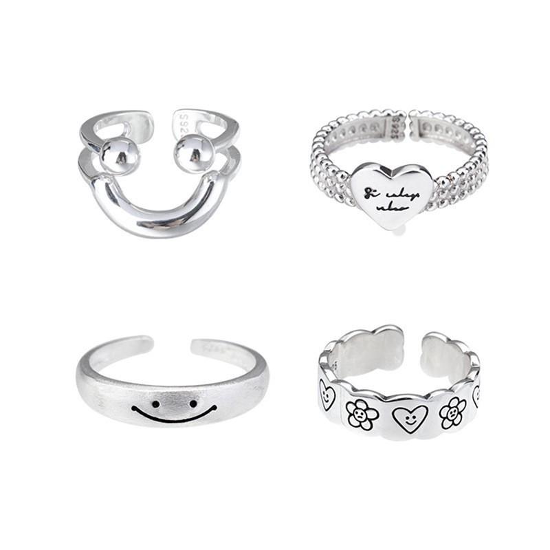 Dongdaemuns minimalistiske vridningsring og zirkonarmbåndssett for kvinner