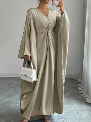 Elegantes französisches Satinkleid mit V-Ausschnitt, Fledermausärmeln und Taillenbetonung