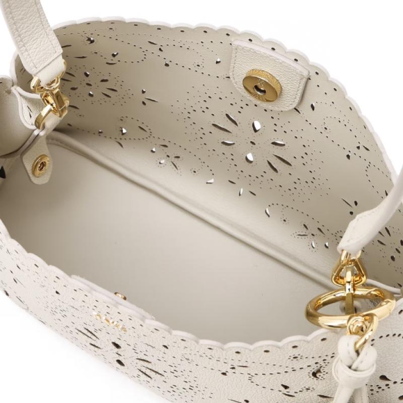Daks Ivory Leather Flower Punching Shoulder Bag   Dcba6e587iv