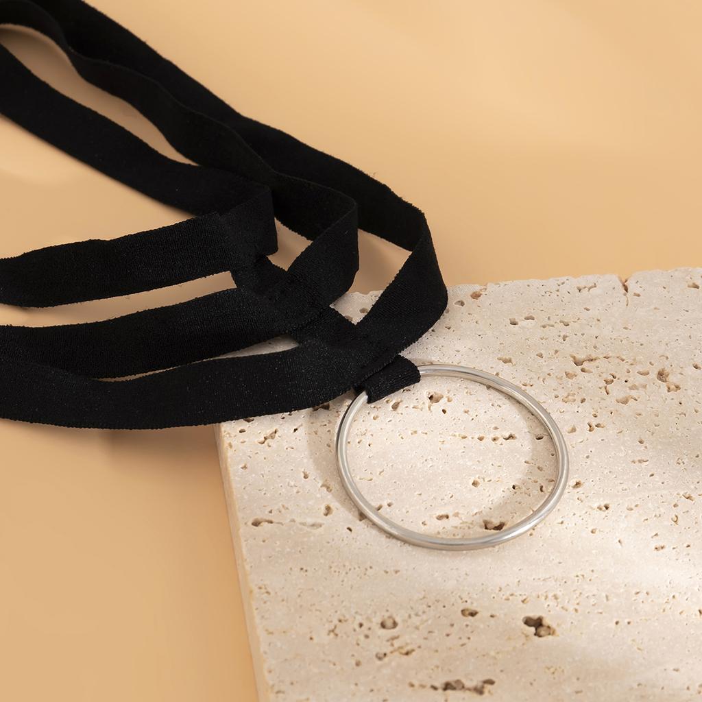 Choker Nero Elastico Punk Corto per Donna Collane Gotica con Grandi Pendenti Cerchio Collare 2026 Gioielli di Moda al Collo