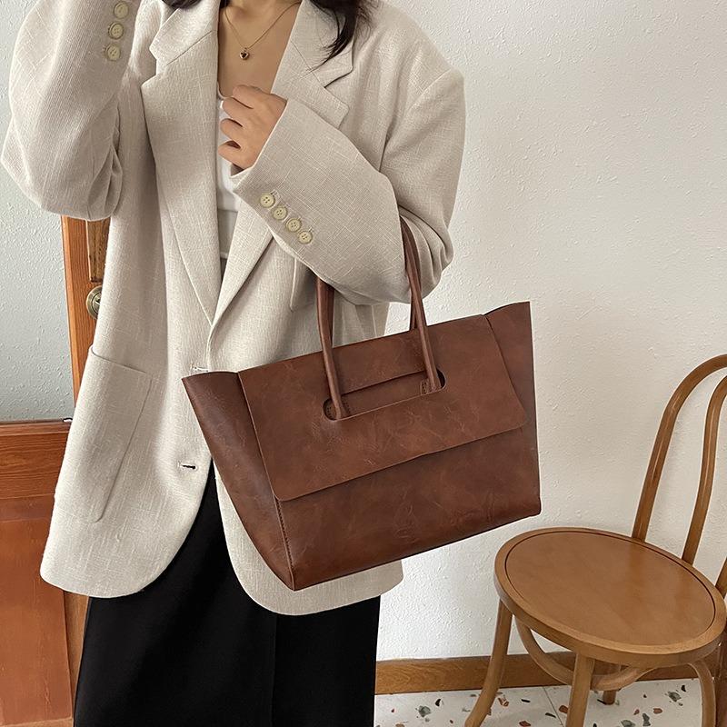 Premium Big Bag Women's Bag New Trendy Large Capacity Handbag Retro Commuter Tote Bag