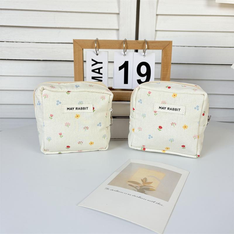 

Cute Floral Square Cosmetic Bags Large Capacity Portable Storage Bag Women Zipper Coin Purse Girly Sanitary Napkin Package Gifts