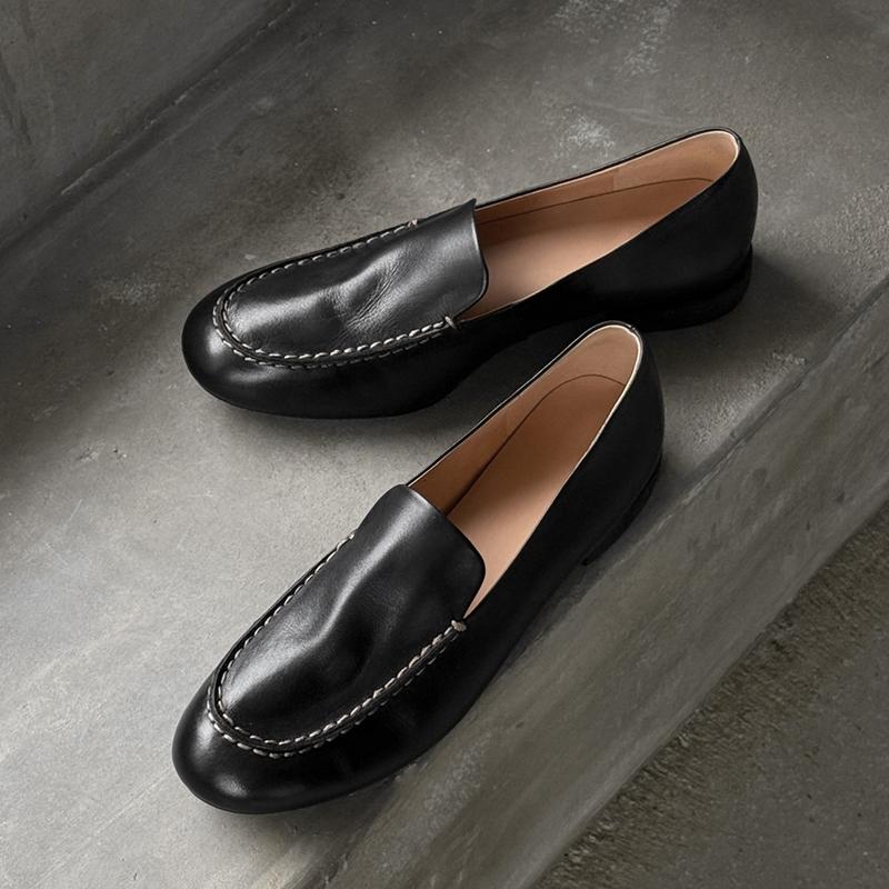 Fashion Women's Loafers Comfortable and Versatile Slip-On Women Leather Shoes Large Size Chunky Heels for Commuters female Work Shoes