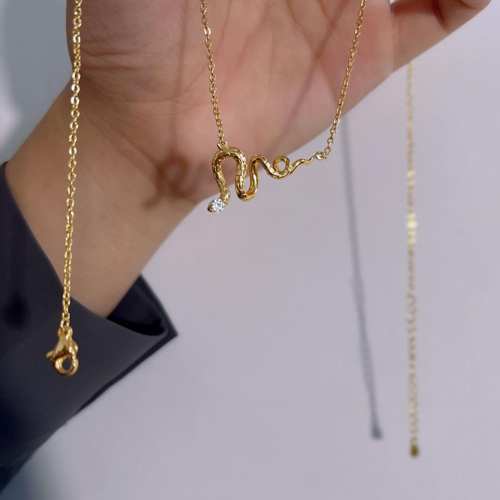 Natal Snake Necklace Female High Sense Zodiac Snake Necklace Light Luxury Fashion Clavicle Chain Live Supply