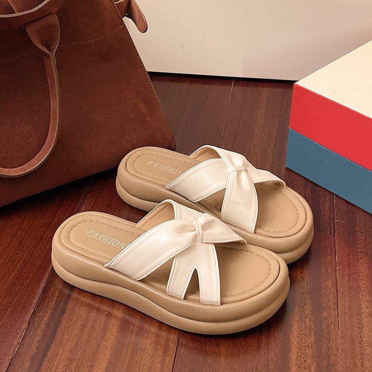 2025 new muffin and thick-soled slippers women's wear, soft-soled cool slippers, casual beach one-word slippers