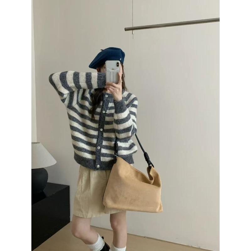 

Retro striped crew neck knitted cardigan women s autumn and winter new loose casual soft waxy lazy wind sweater jacket average size