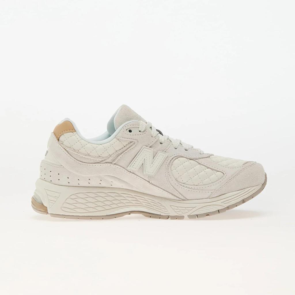 Sneakers New Balance White Version 2002R