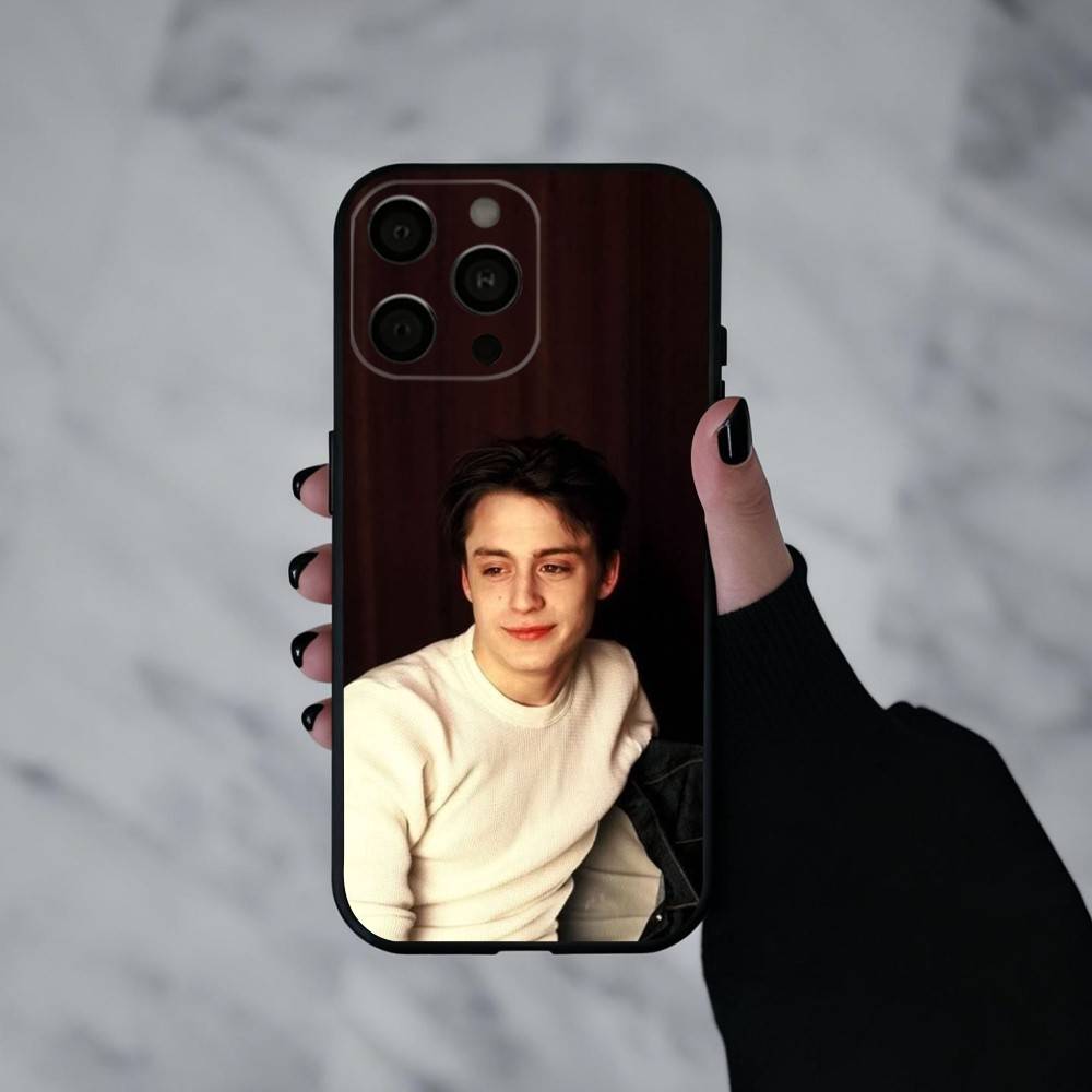 Stilvolle Schauspieler K-Kieran C-Culkin Handyhülle Für iPhone 17pro, 16,15,14,13,12,11 X XR Plus,Andere Weiche Schwarze Hülle