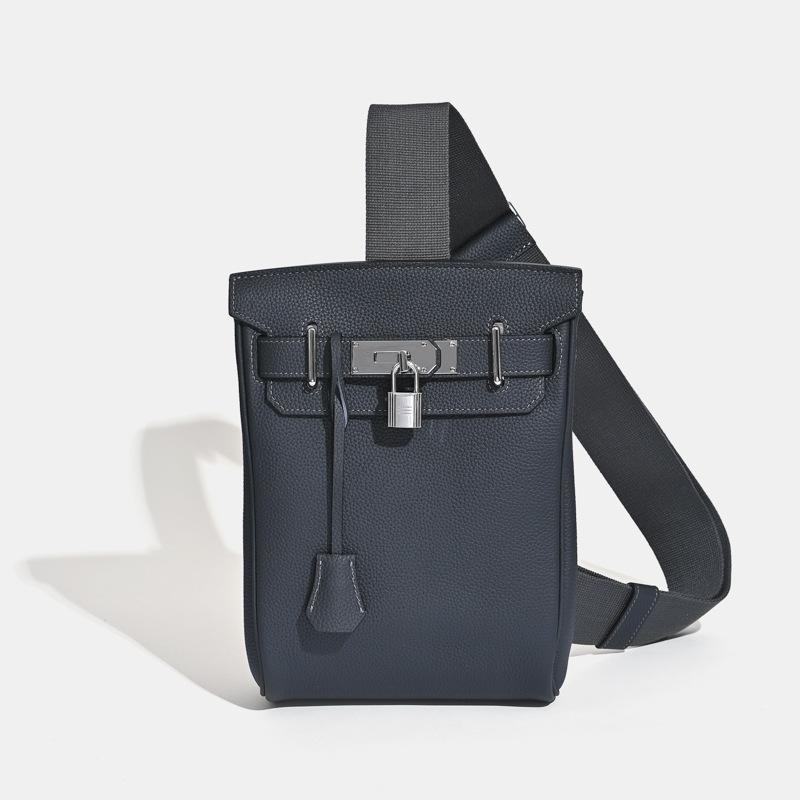 

2025 Новый унисекс верхний слой коровьей кожи нагрудная сумка сумка на плечо натуральная кожа рюкзак с замком подвесное украшение 17 x 8 x 27CM+silver buckle