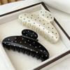 1 Pieces of Women's Polka Dot Semi-circular Hair Accessories, Simple and Fashionable Temperament, Cute Claw Hair Accessories