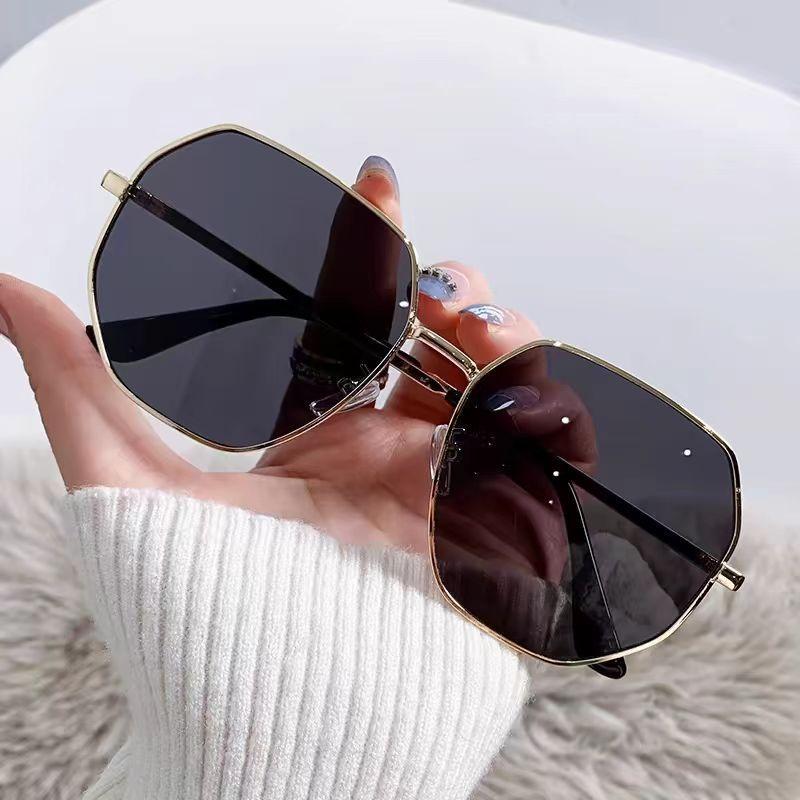 Metal Polygonal UV-proof Sunglasses for Men and Women, Driving Sunglasses, Versatile Travel Photo Sunscreen Glasses