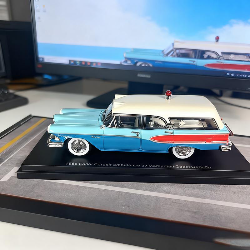 1:43 Limited Edition Resin Classic Car Model 1933 Benz-Style & 1958 Retro Ambulance High-Simulation Collectible Display Gift Toy