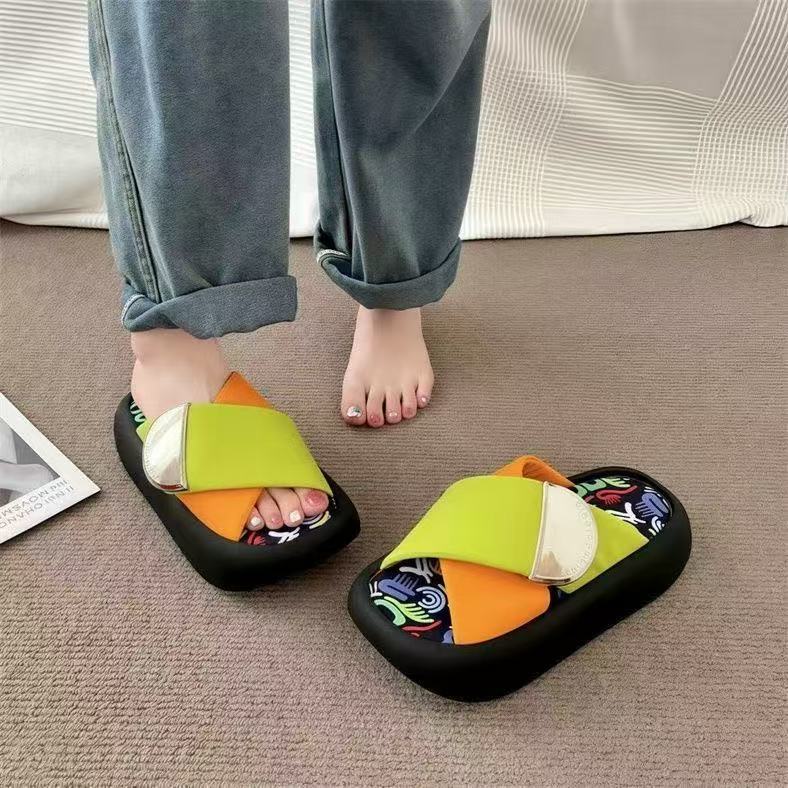 Graffiti slippers women's summer wear new niche fashion muffin thick bottom out beach cool slippers