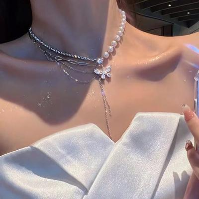Błyszczący Naszyjnik z Motylem i Perłami Szyty Dla Kobiet Słodki Prosty Łańcuszek na Szyję z Frędzlami Choker Modny Wisiorek Biżuteria