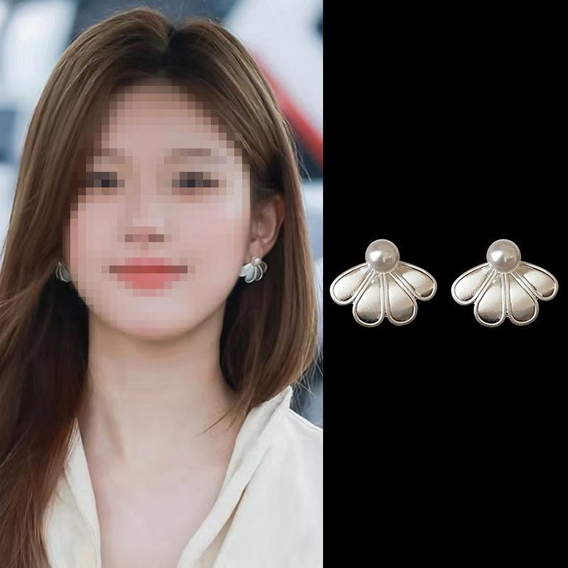 Xu I is dazzling Zhao Lusi Xu Yan same silver needle zircon pearl earrings elegant stud earrings light luxury high-end earrings