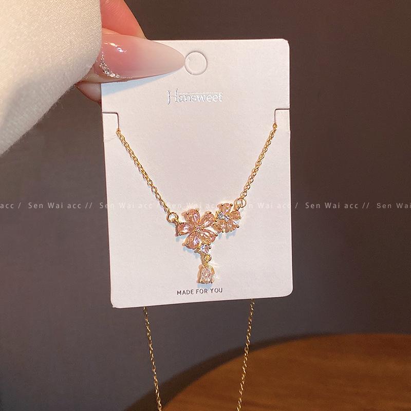 Luxury and Niche Titanium and Steel Necklace for Women, Featuring High-end and Elegant Zirconium Pendant, Collar Chain, New Style