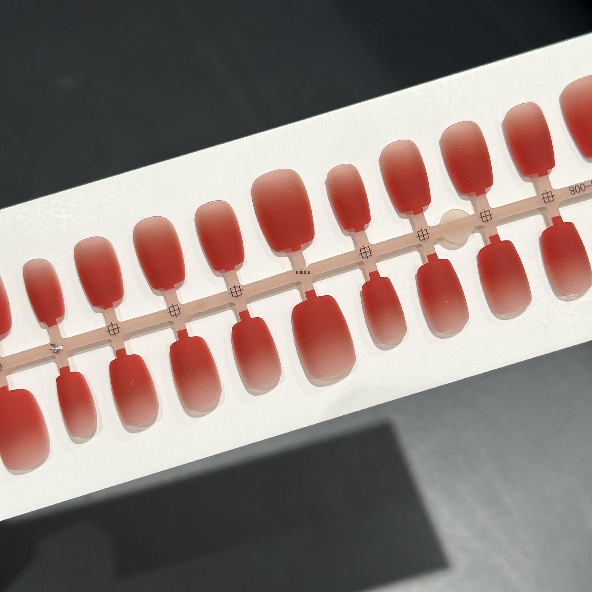 

Mountain Red Gradient Frosted Press-On Nails – Brighten Skin, High-End Winter Nail Art Stickers, Short Small Sets