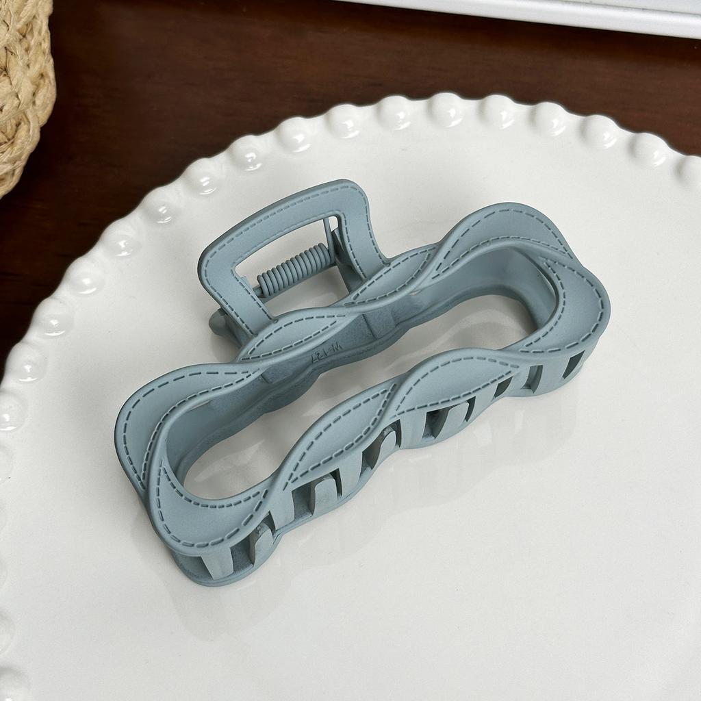 Modern Hair Square Claw Clip For Women Crafted From Highquality Resin In Various Hues