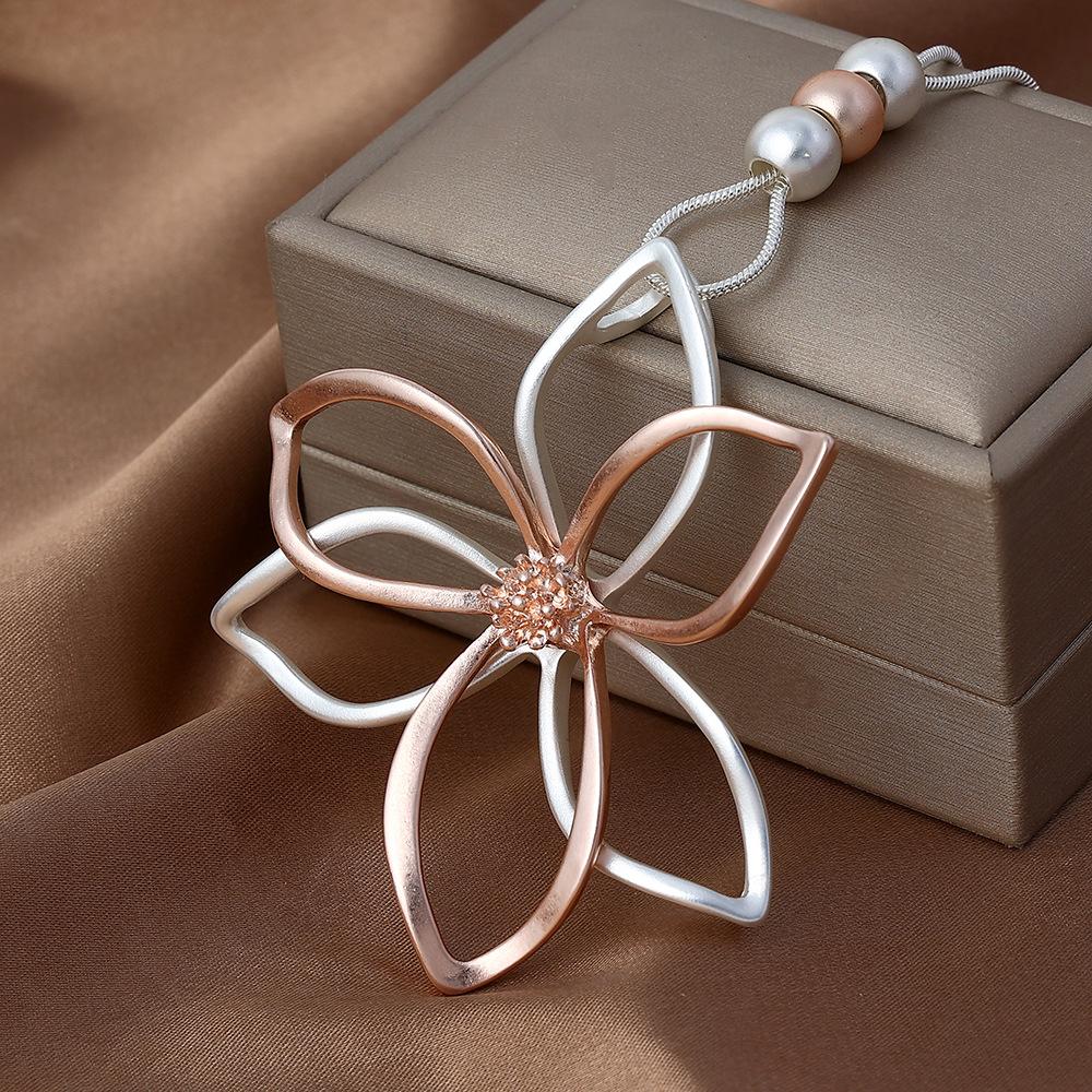 Simple And High-End Big Flower Fashion Women'S Jewelry Long Chain Necklace Pendant Sweater Chain