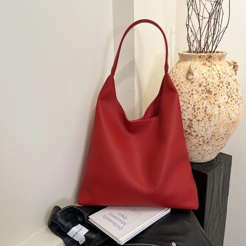 

Lazy wind bag women s large-capacity new autumn and winter versatile simple shoulder bag commuter tote bag красный