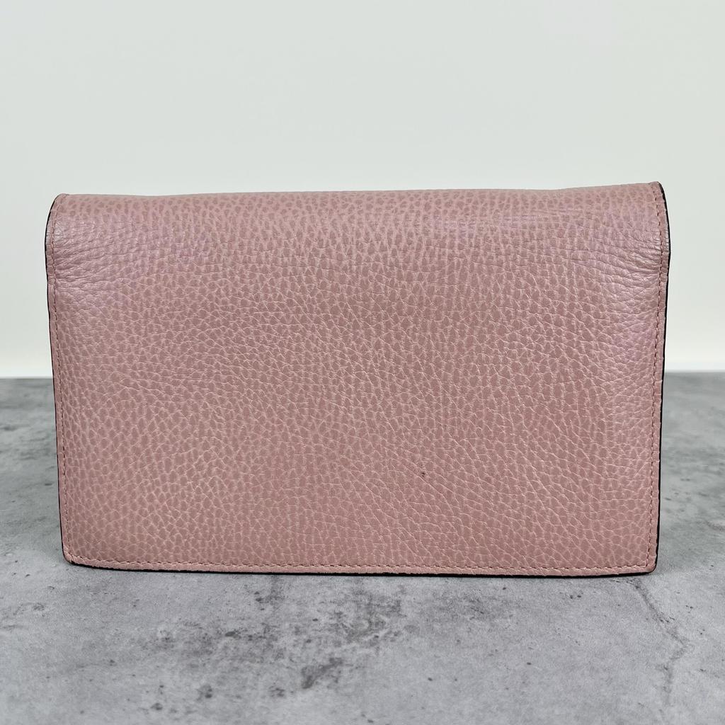 [Pre-Owned] Logo Double G Litchi Grain Woc Chain Leather Messenger Envelope Wallet Shoulder Crossbody Bag - Very Good #1FKGS4L