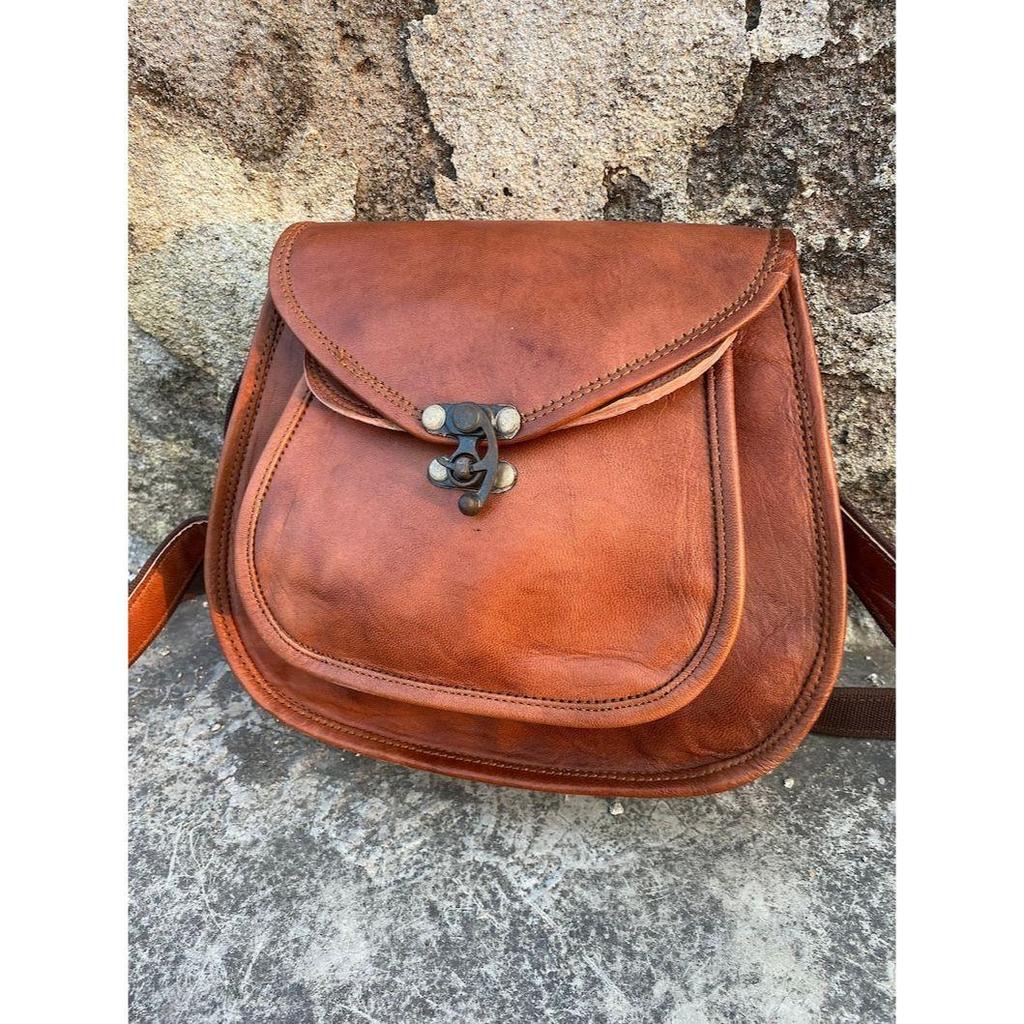 Handmade Leather Crossbody Saddle Bag: Personalized Shoulder Purse