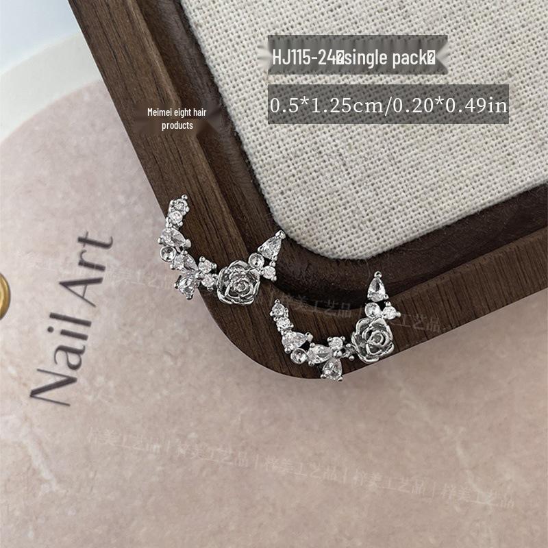 

Металева китиця з трояндою, цирконієвий нейл-арт з нерегулярним 3D бантом та інкрустованим діамантом