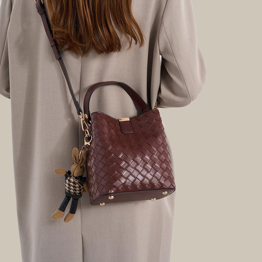 Fashion Versatile Woven Hand-held Women's Bag Niche High-end Sense Large Capacity Shoulder Crossbody Bucket Bag