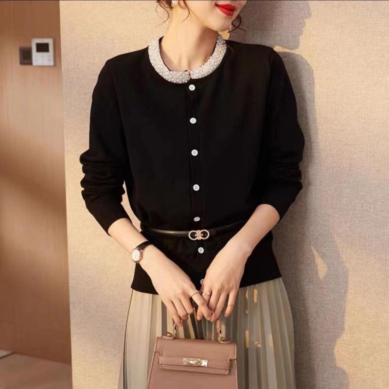 Свитер женский весенний новый красивый с вышивкой-стразами на горловине серый с круглым вырезом с длинным рукавом вязаный кардиган маленький жакет One size чёрный 3260₽