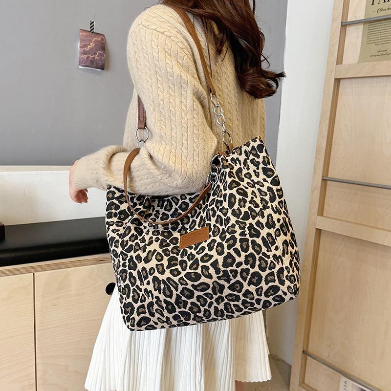 Modna, swobodna, płócienna torba damska 2024, nowa, koreańska wersja, duża pojemność, torba na ramię z nadrukiem w panterkę
