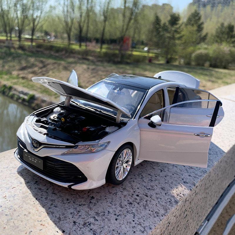 1/18 TOYOTA Camry 2023 Coupe Alloy Car Model Diecast Metal Vehicles Car Model Simulation Collection Children Toy Gift Decoration