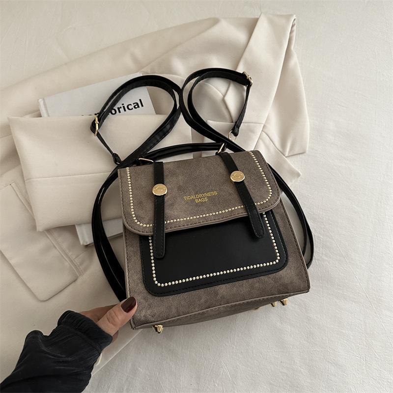 

Ретро темперамент простая сумочка 2025 новая модель популярна в этом году, весна и лето универсальная инс двухплечевая кроссбоди маленькая квадратная сумка хаки