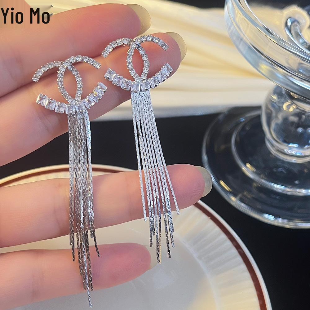 High-End Heart Tassel Earrings: Slimming, Long Dangle for Round Faces - Luxurious and Niche Design