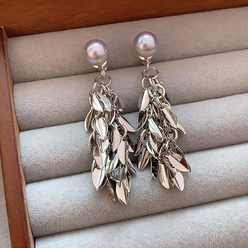 

Трендовые серьги-кисточки с бабочками и жемчугом на весну 2025 для женщин