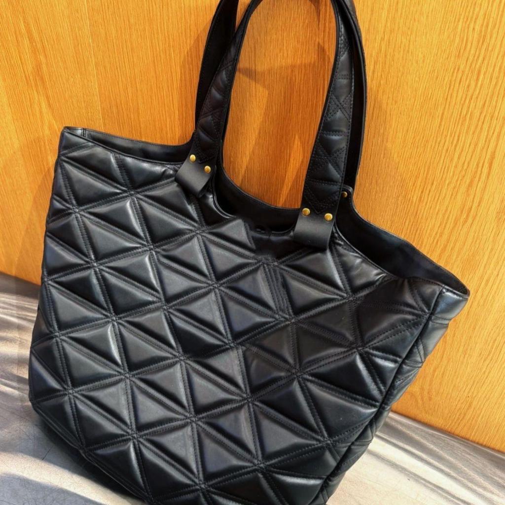 Saturn Argyle Large Tote: Lightweight Women's Handbag, Spacious Commuter & Mommy Bag
