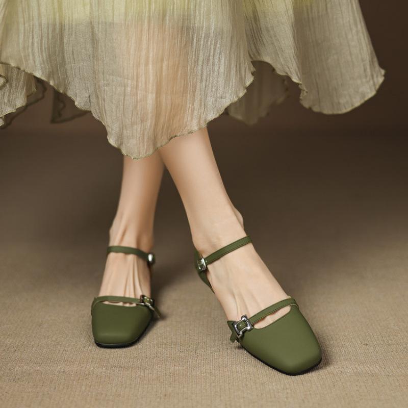 

Summer solid color rubber soft sole hollow sandals Korean version flat sandals women s round head buckle large size shoes new women s shoes 39 зелёный