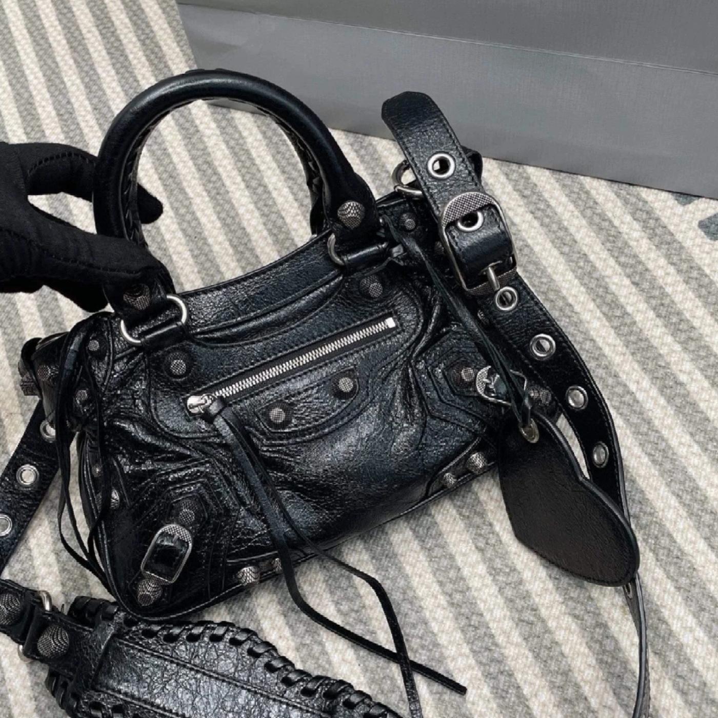 Women Vintage Cracked Leather Motorcycle Bag With Rivets And Fringe Street Style Shoulder Crossbody Tote Handbag
