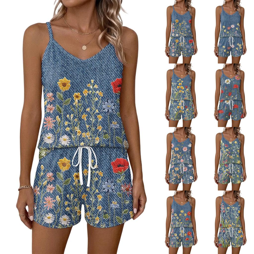 Completo estivo casual da donna due pezzi: canotta con stampa floreale e scollo quadrato, senza maniche, e pantaloncini con tasche, outfit leggero da relax