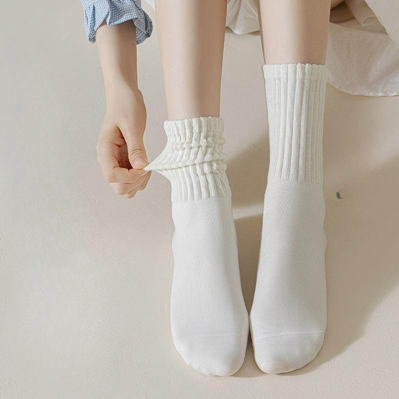 5 Pairs of Simple High-top Socks for Women To Wear Over Trendy and Versatile Black and White Autumn and Winter Schoolhouse-style Socks