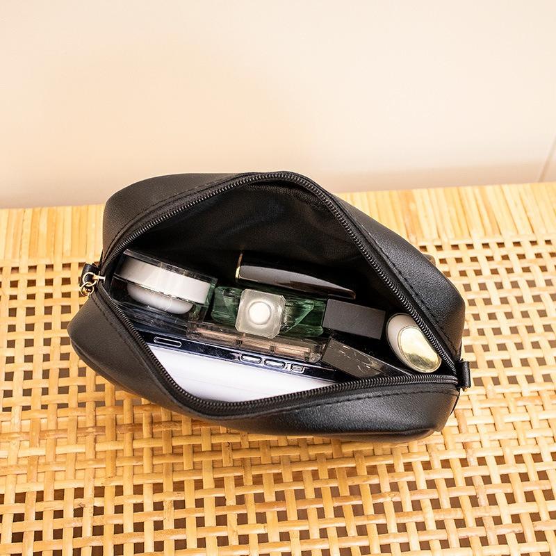 Fashion niche large-capacity new shoulder messenger women's bag, solid color student high-value one piece