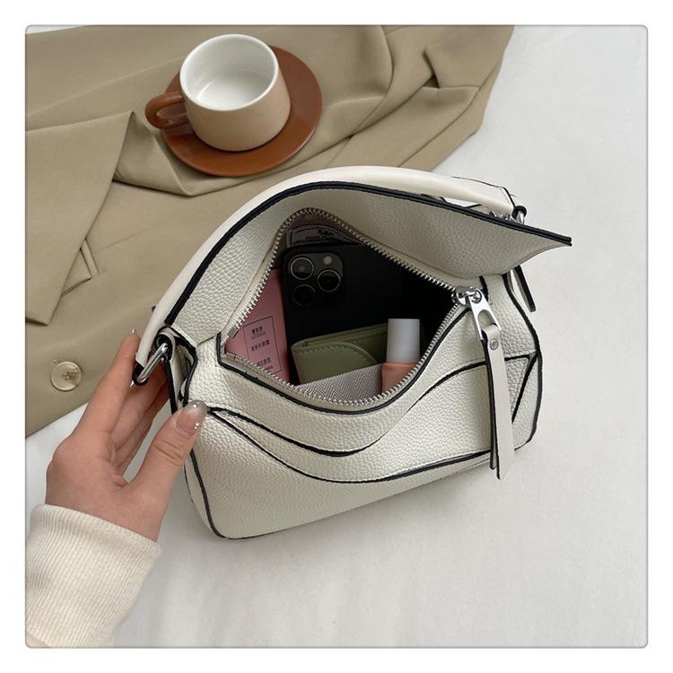 Lychee Pattern Portable Shoulder Messenger Bag, Fashionable and Practical.