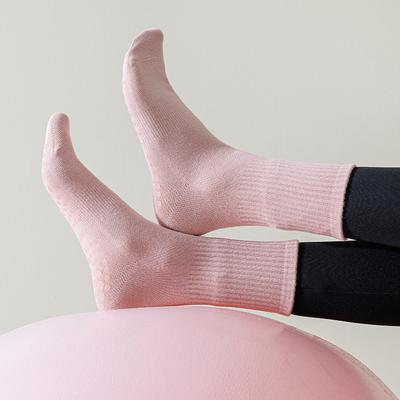 Chaussettes de Yoga en coton, mi-mollet, couleur unie, antidérapantes, pour sport professionnel, Pilates, danse, Fitness, entraînement au sol, nouvelle collection