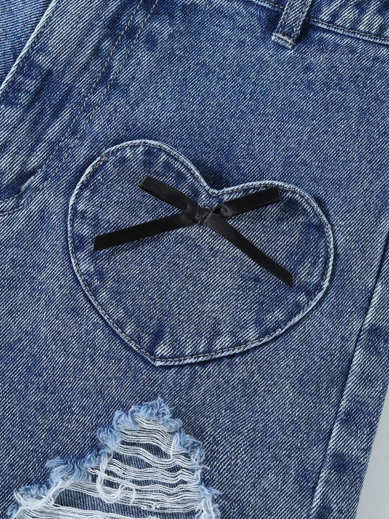 Single-piece girls' casual summer denim shorts with heart-shaped stickers, frayed edges, and a trendy, sexy style. Elastic waist and loose fit.