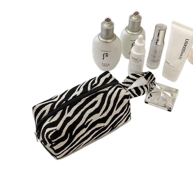 New Leopard Print Makeup Bags Pillow Pen Bag High Quality WOMEN'S Large Capacity Pillow Bag Portable Storage Handbag lijiao