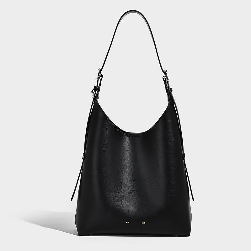 Niche European and American Fashion Handbag 2025 Autumn Winter Fashion Retro Simple Shoulder Bag Simple Commuter Underarm Bag for Women Black PU