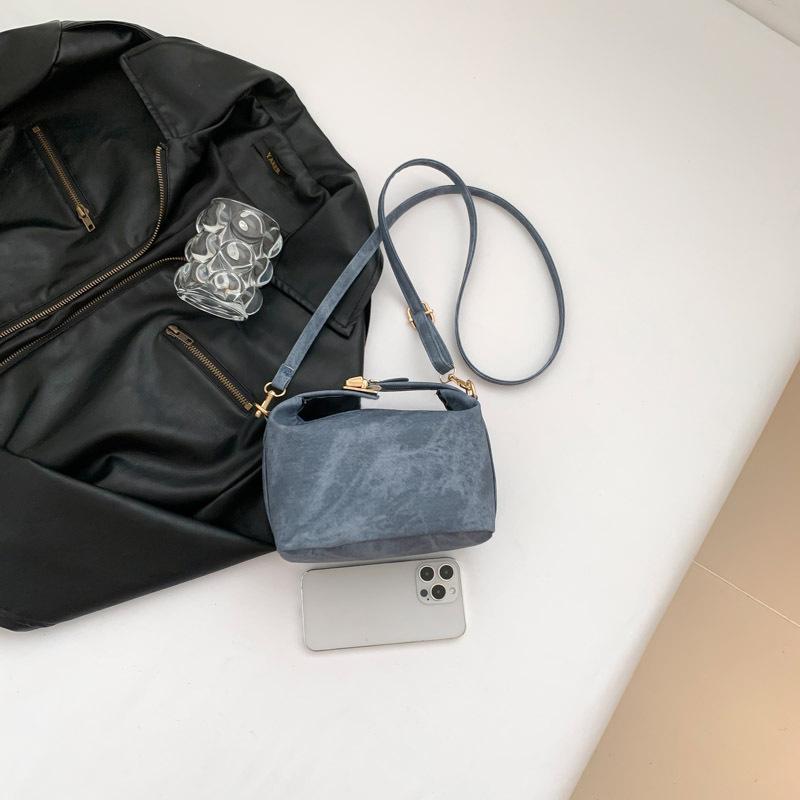 

Новая однотонная трендовая сумка 2025 с текстурой, простая, в стиле ретро, повседневная, на плечо, кроссбоди, портативная, маленькая квадратная женская сумка синий