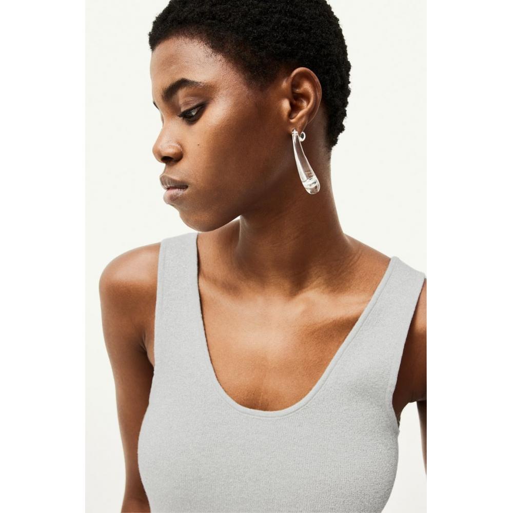 

Трикотажный топ без рукавов HM светло-серого цвета с блестками