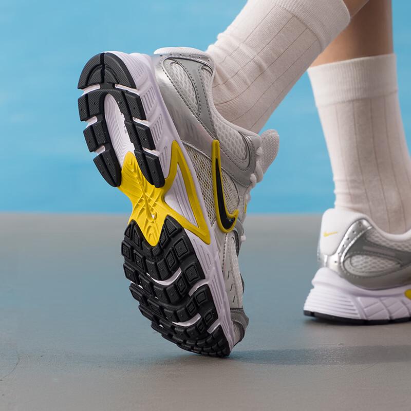 Nike Women's V5 RNR Series Casual Shoes